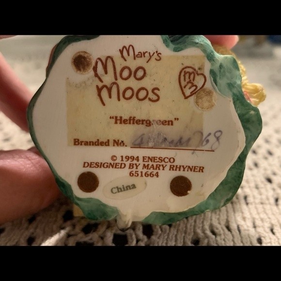 Mary’s Moo Moos -1994 - Christmas - Picture 3 of 3